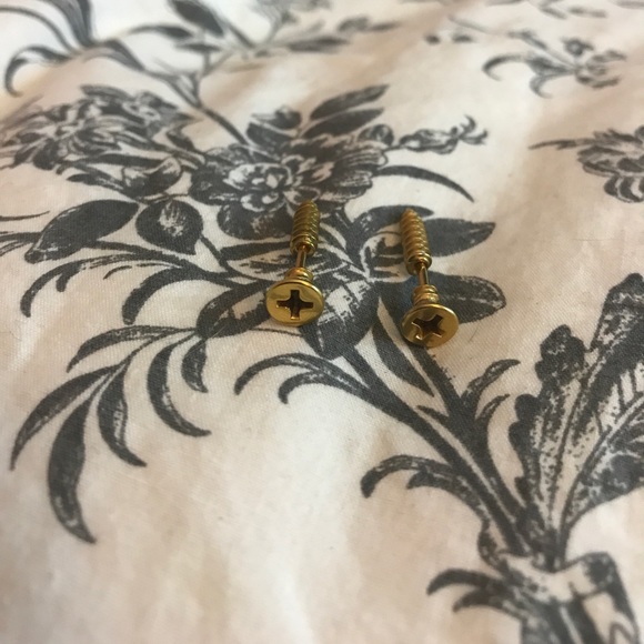 Gold screw earrings - Picture 3 of 5
