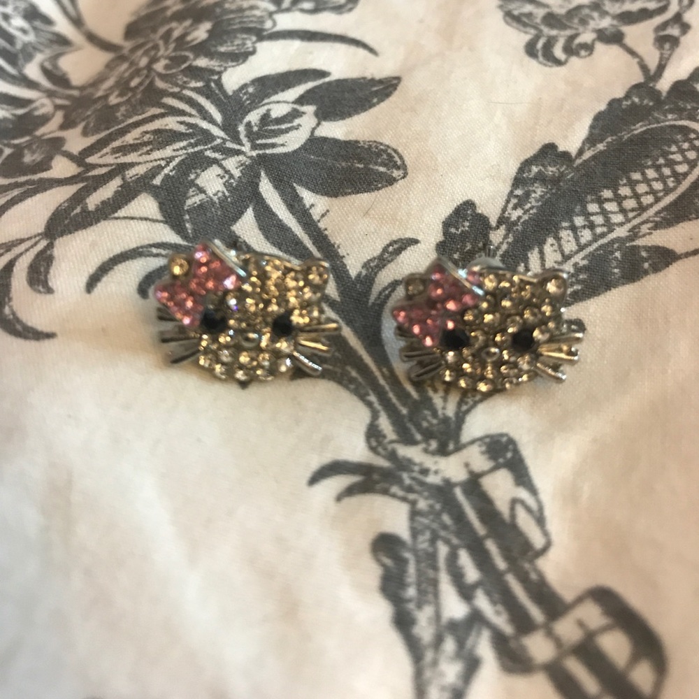 Hello kitty faux diamond earrings