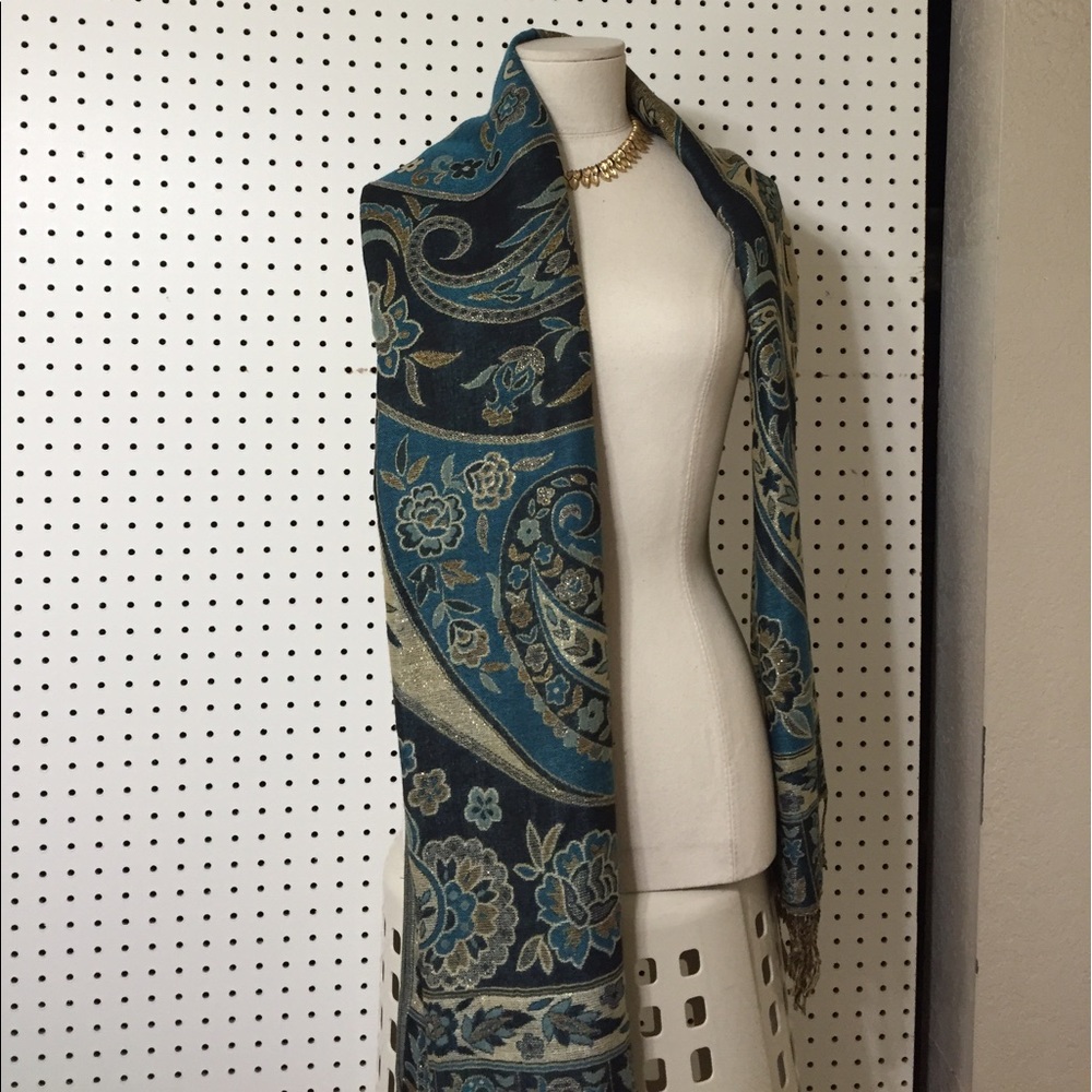 Shawl - Picture 3 of 3
