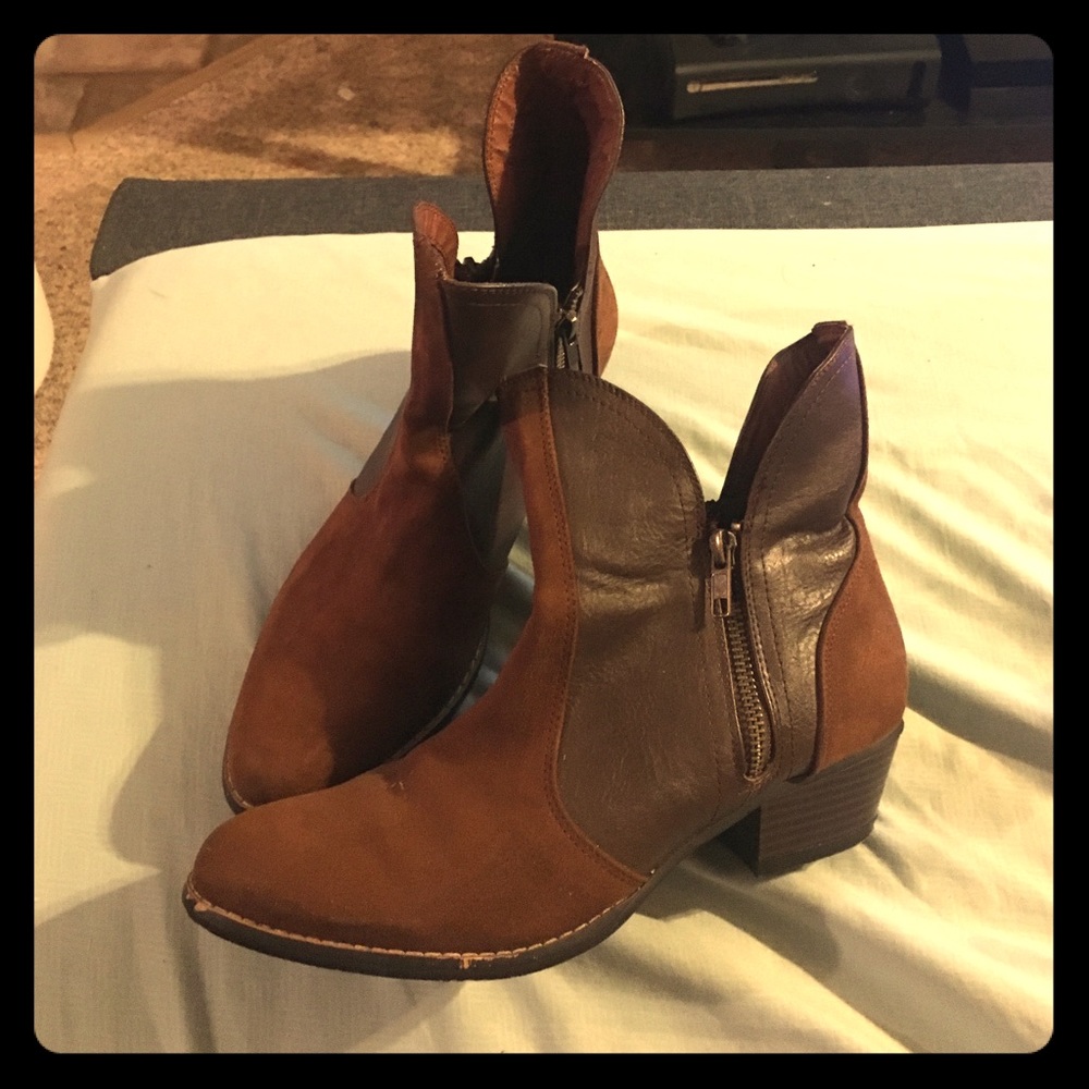 Suede/leather boots
