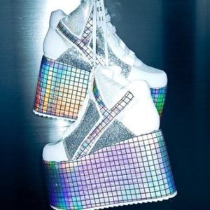 Yru Qozmo Disqo platforms