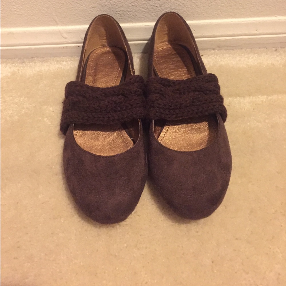 Adorable Brown Flats