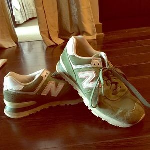 New Balance tennis shoes, size 8