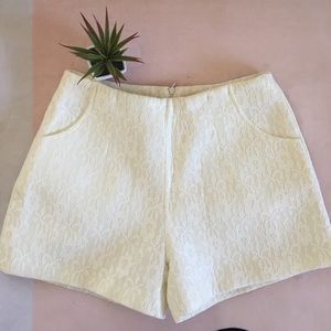 High waisted laced shorts (cream)