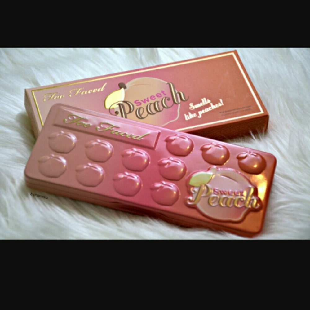 Two Faced Peach Pallette.