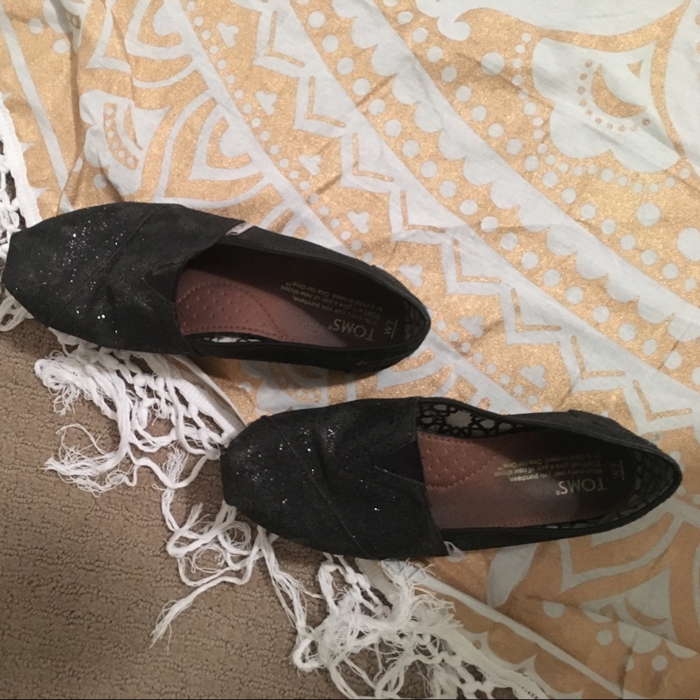 BLACK SPARKLY TOMS