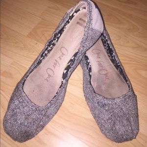 REDUCED BY 50%!! TOMS: the shoe that gives back 😊