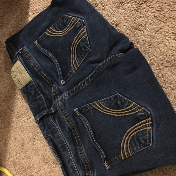 Hollister - Picture 2 of 3