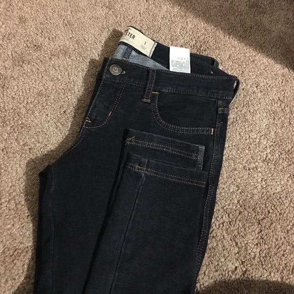 Hollister - Picture 3 of 3