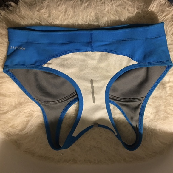 Nike dri fit sports bra - Picture 3 of 3