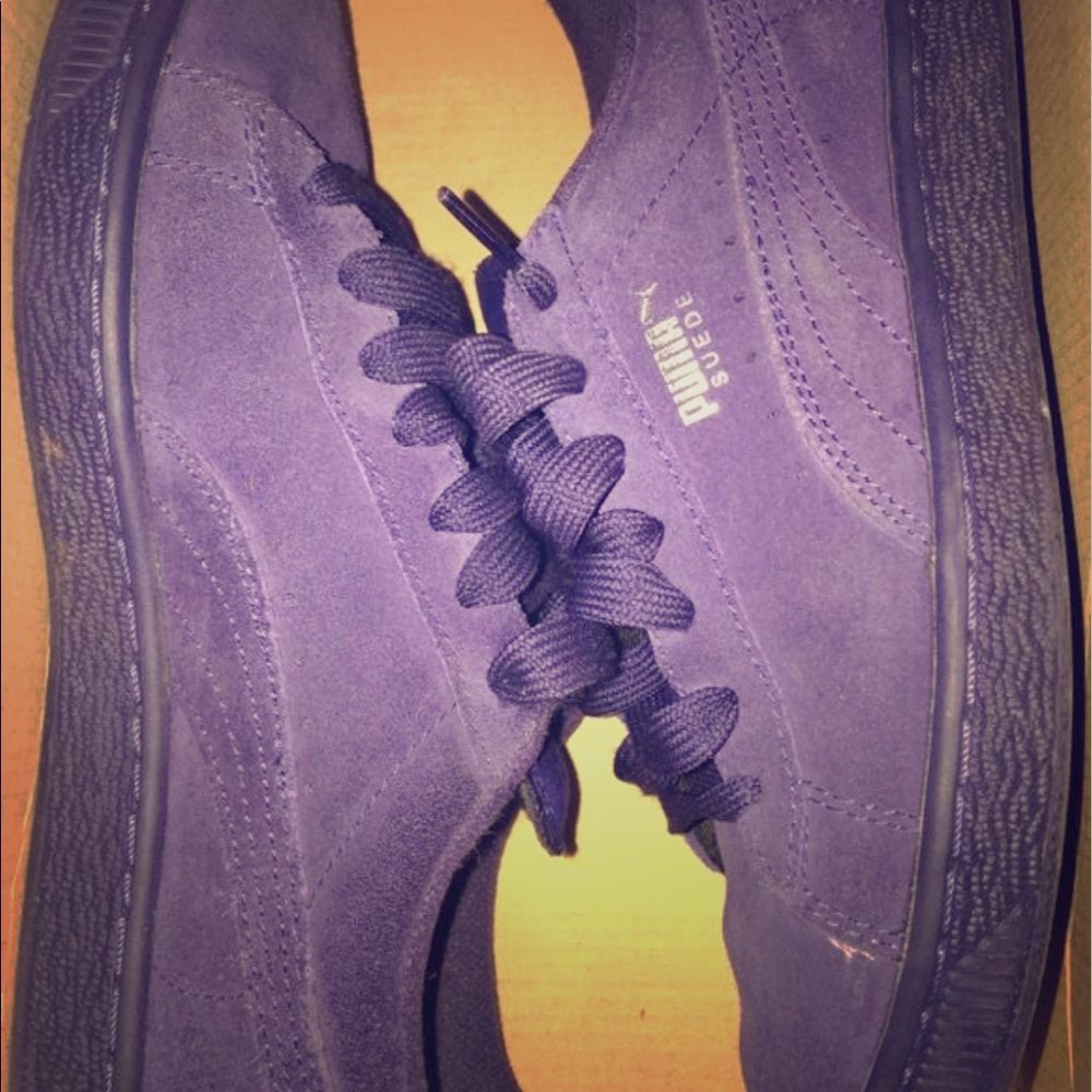 Shoes (Pumas)