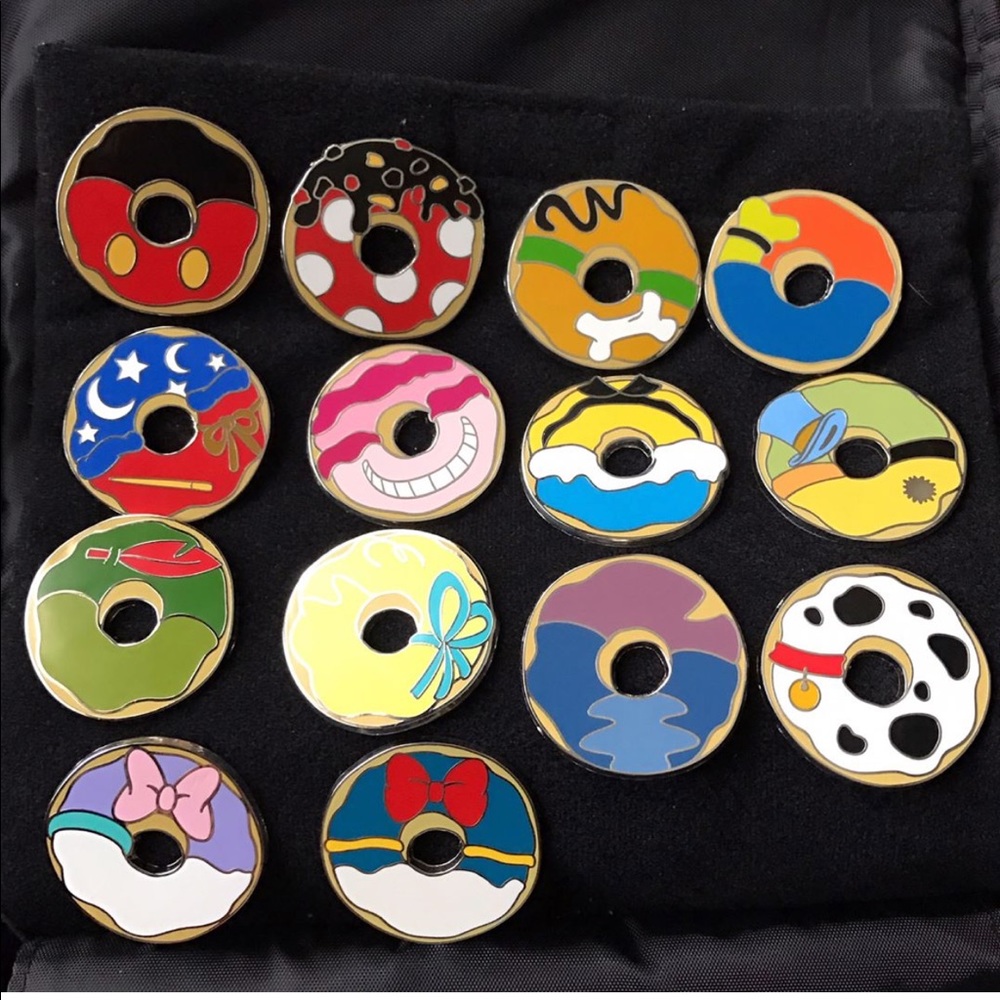 Donut Disney pins