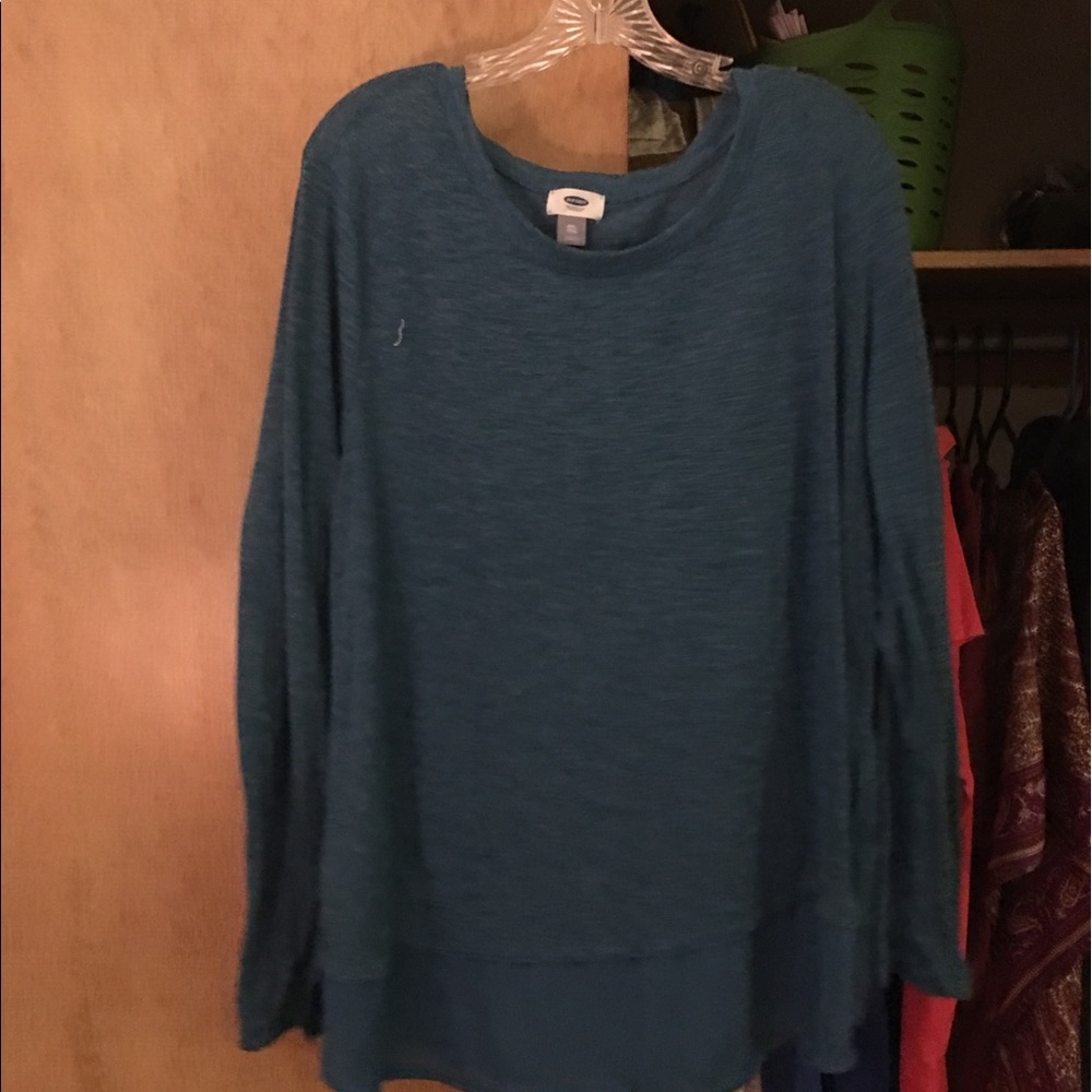 Old navy top.  Only worn a couple times.