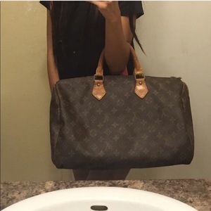 SALE! Authentic LV speedy 35