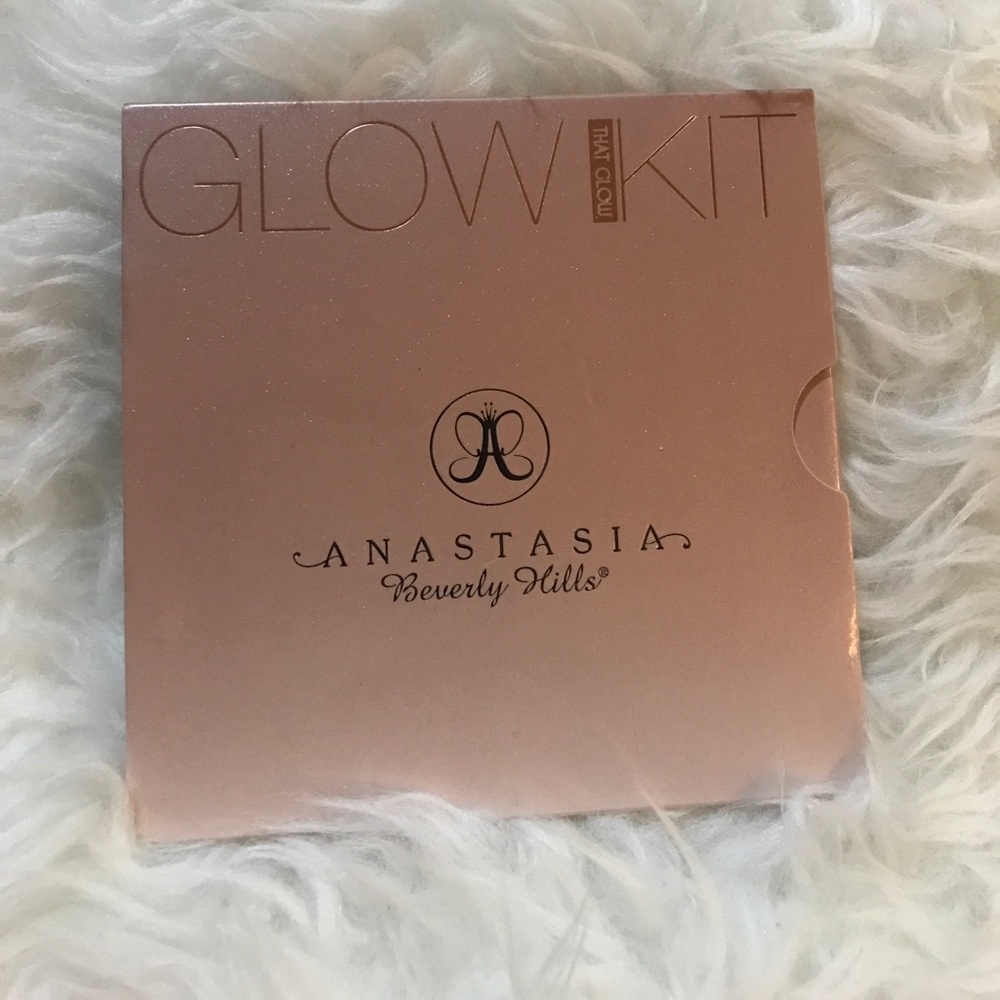 "That Glow" glow kit by Anastasia