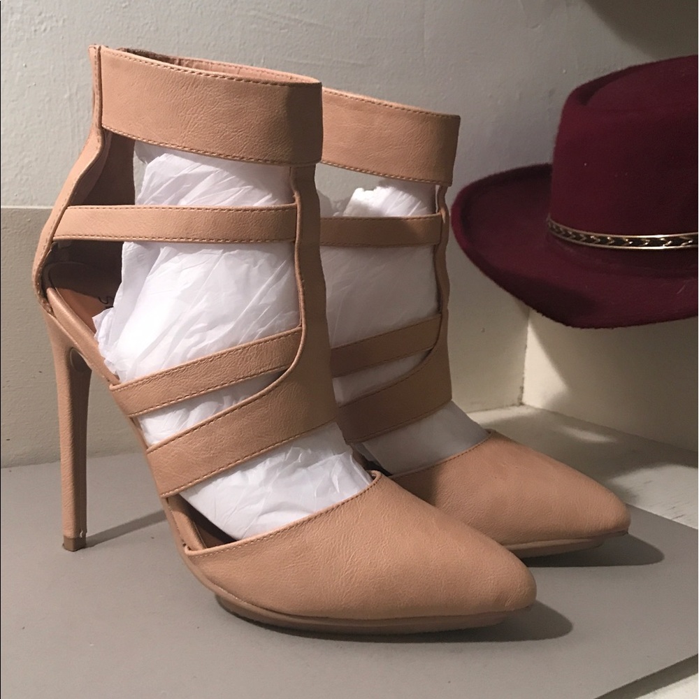 🔴 SOLD. Nasty Gal Natural Shoe Cult Pump Nude
