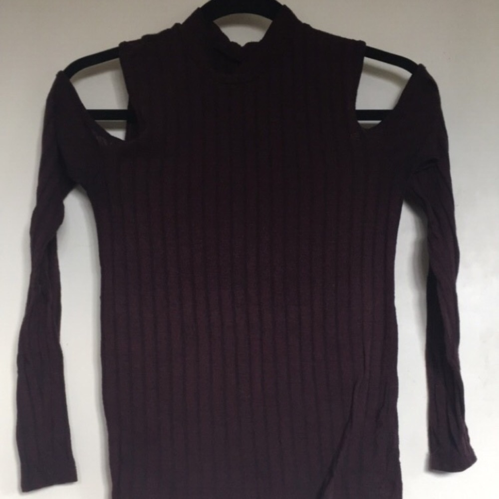AE Cold Shoulder Top!