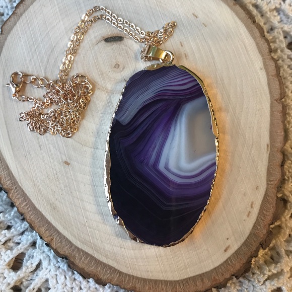 Jewelry - Stunning 14k plated purple agate slice necklace