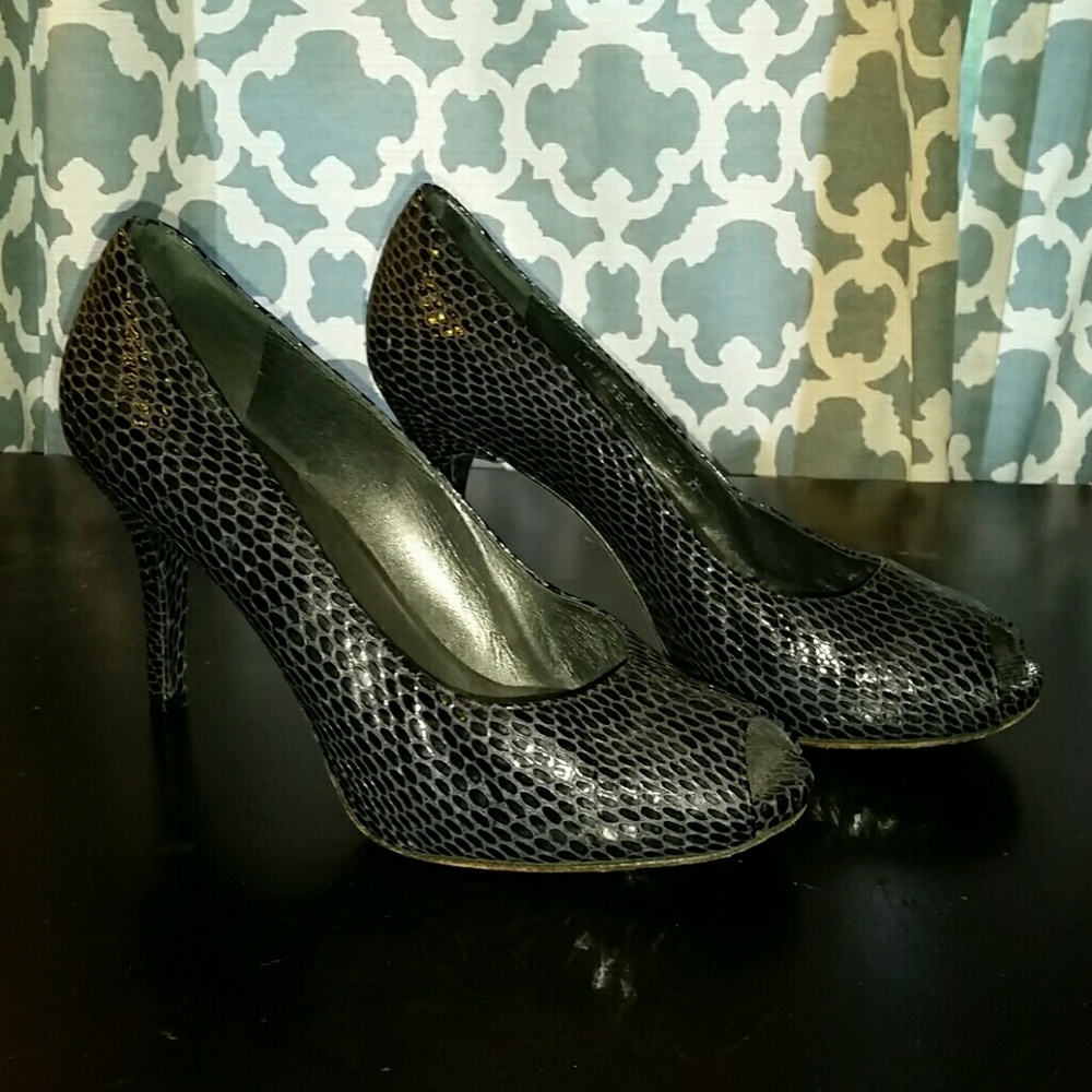 Stuart Weitzman leather heels, size 8.5