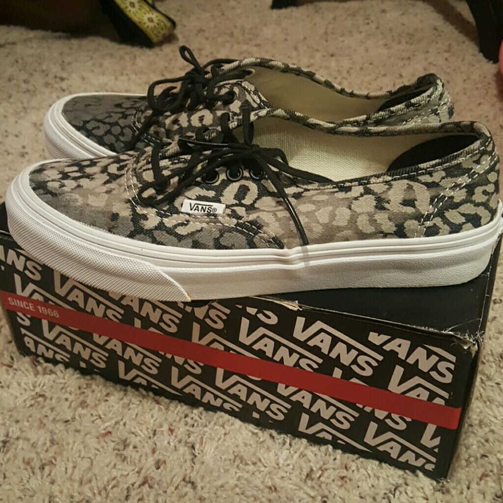 VANS Cheetah Print. Size 7.