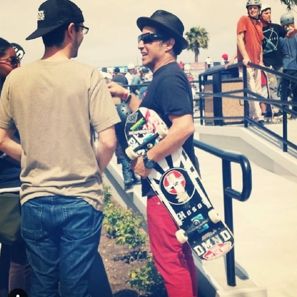 EXCLUSIVE VANS Off The Wall Skatepark - HB Hat - Picture 5 of 8