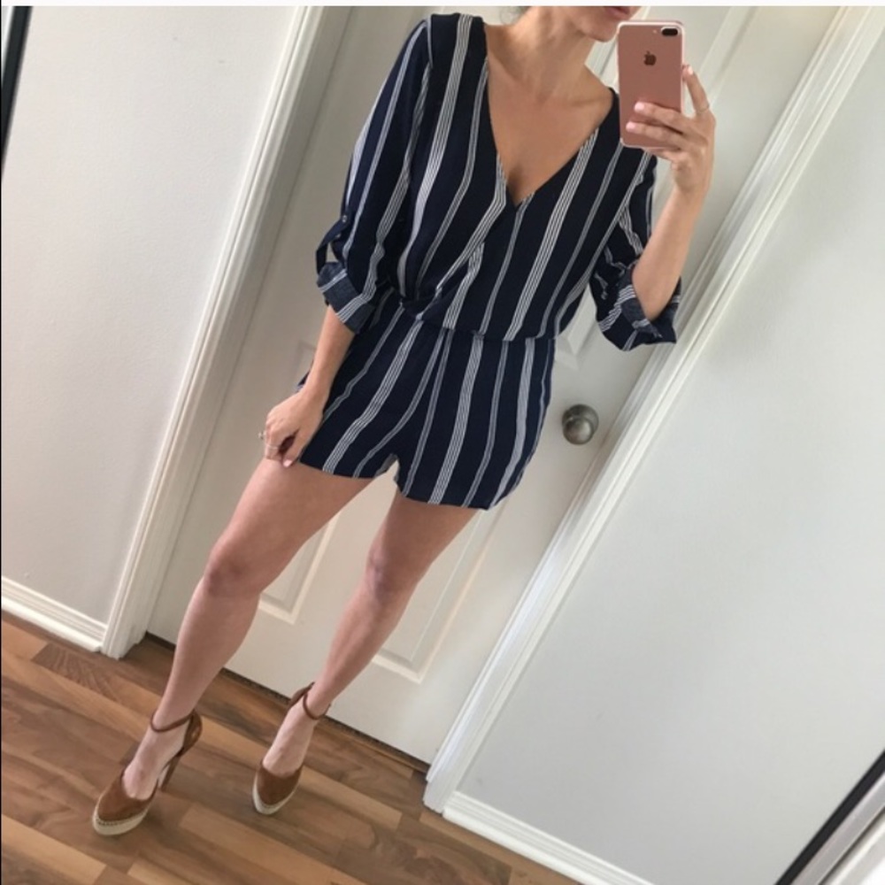 ONE DAY SALE 🎉🎉 Navy Striped Romper S