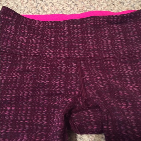 ***SOLD***. Lululemon Wunder Under Sz 4 - Picture 4 of 4