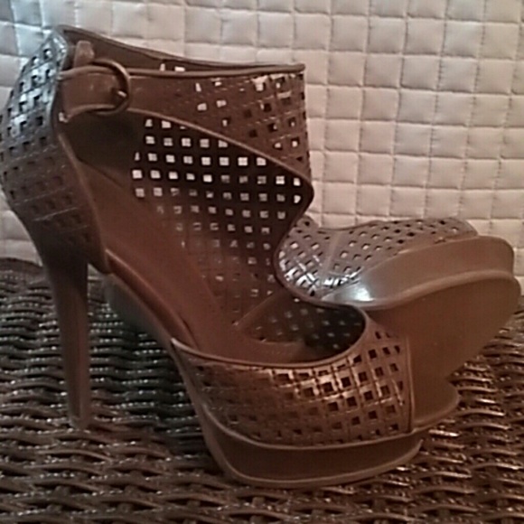 Shoes - Picture 2 of 4