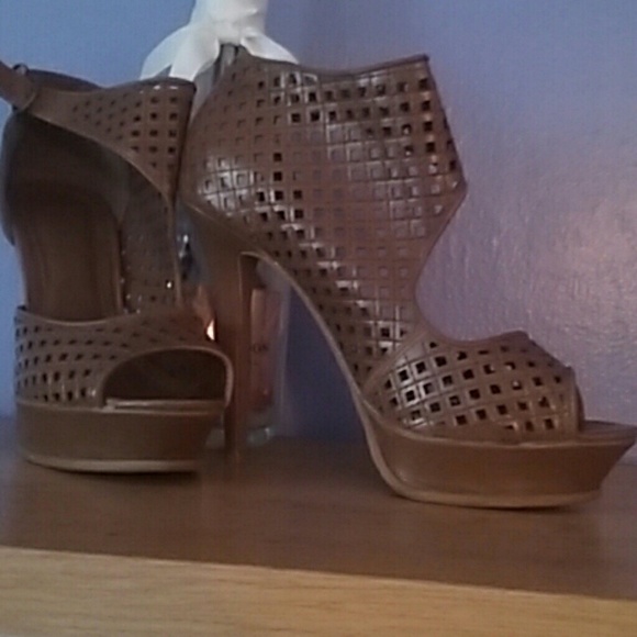 Shoes - Picture 4 of 4