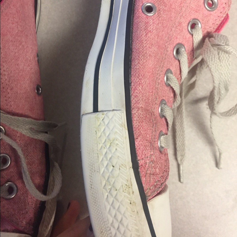 Pink Converse - Picture 2 of 4