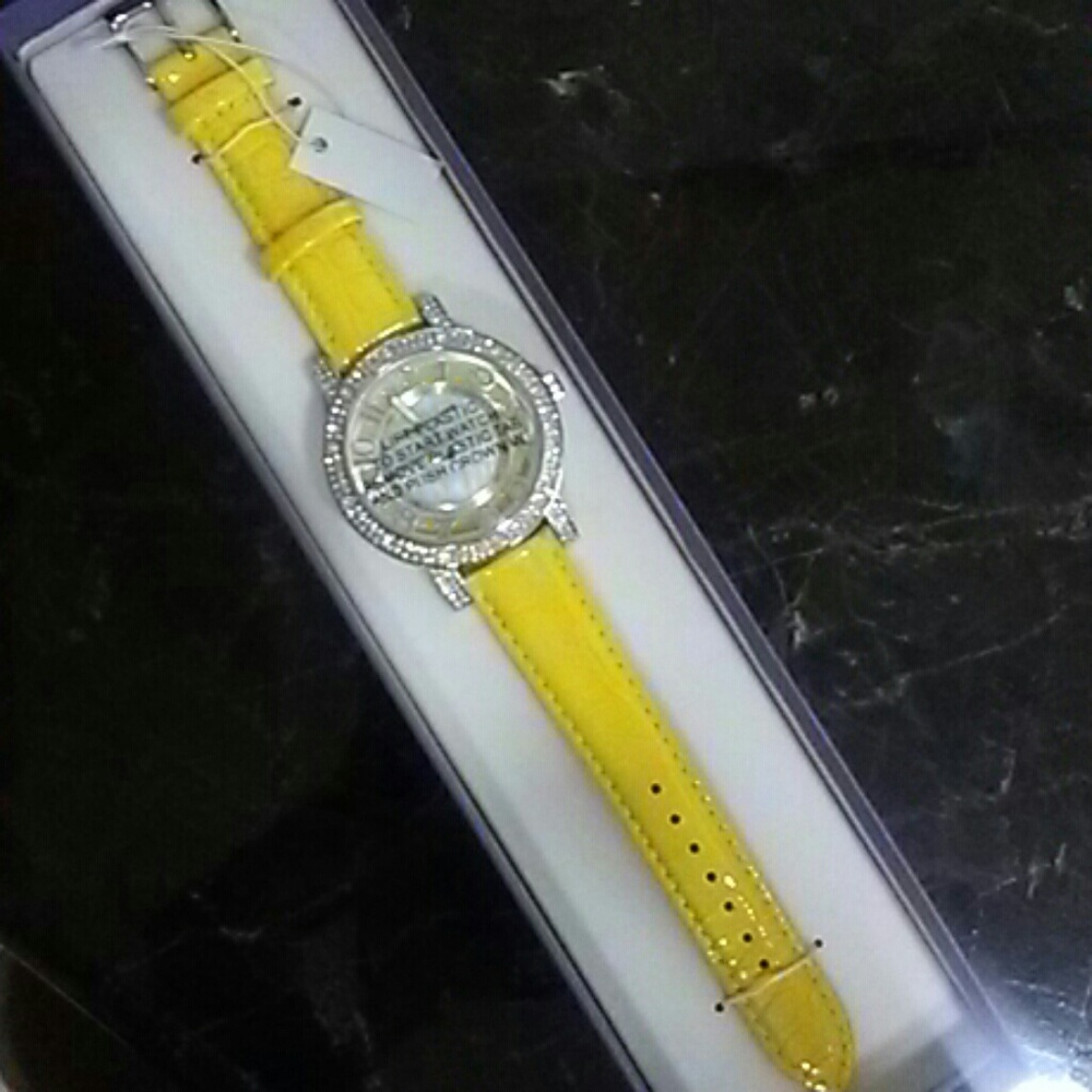 Watch...... I also have some yellow pumps to match