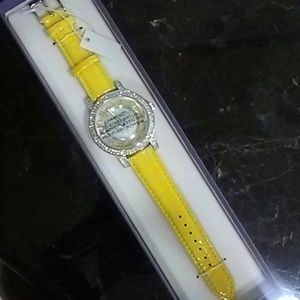 Watch...... I also have some yellow pumps to match