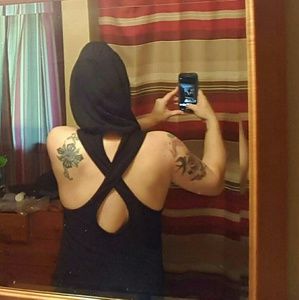 sleeveless and sexy, sporty hooded top