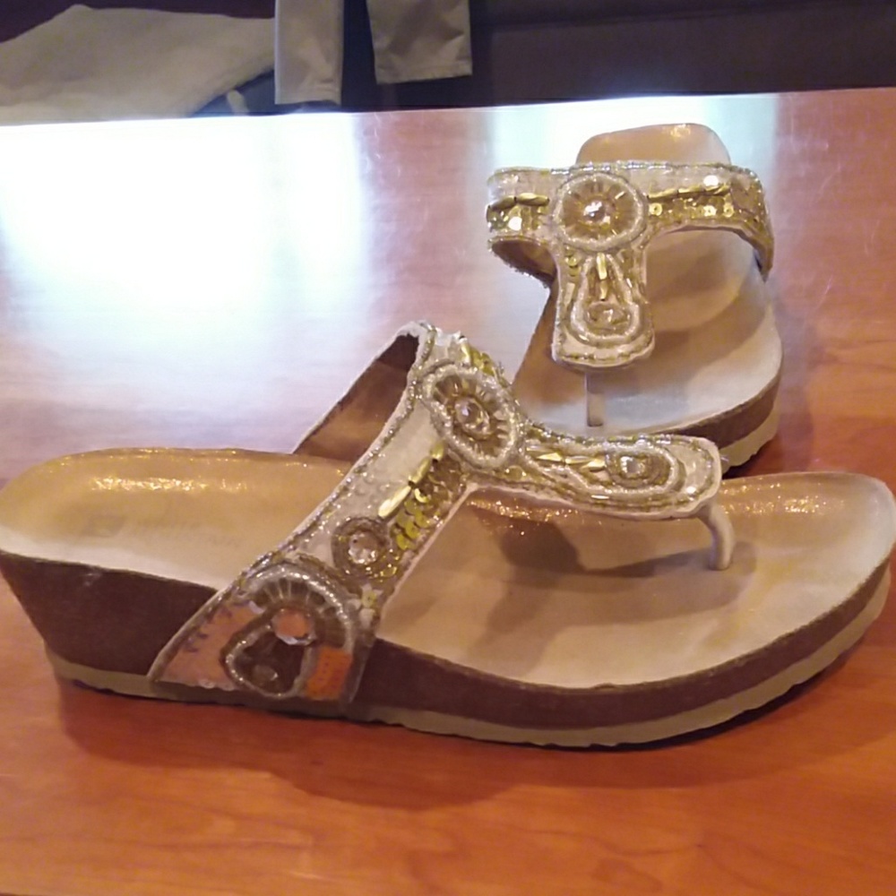 White Mountain sandals
