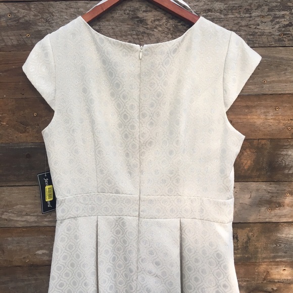 Dress - Picture 3 of 4