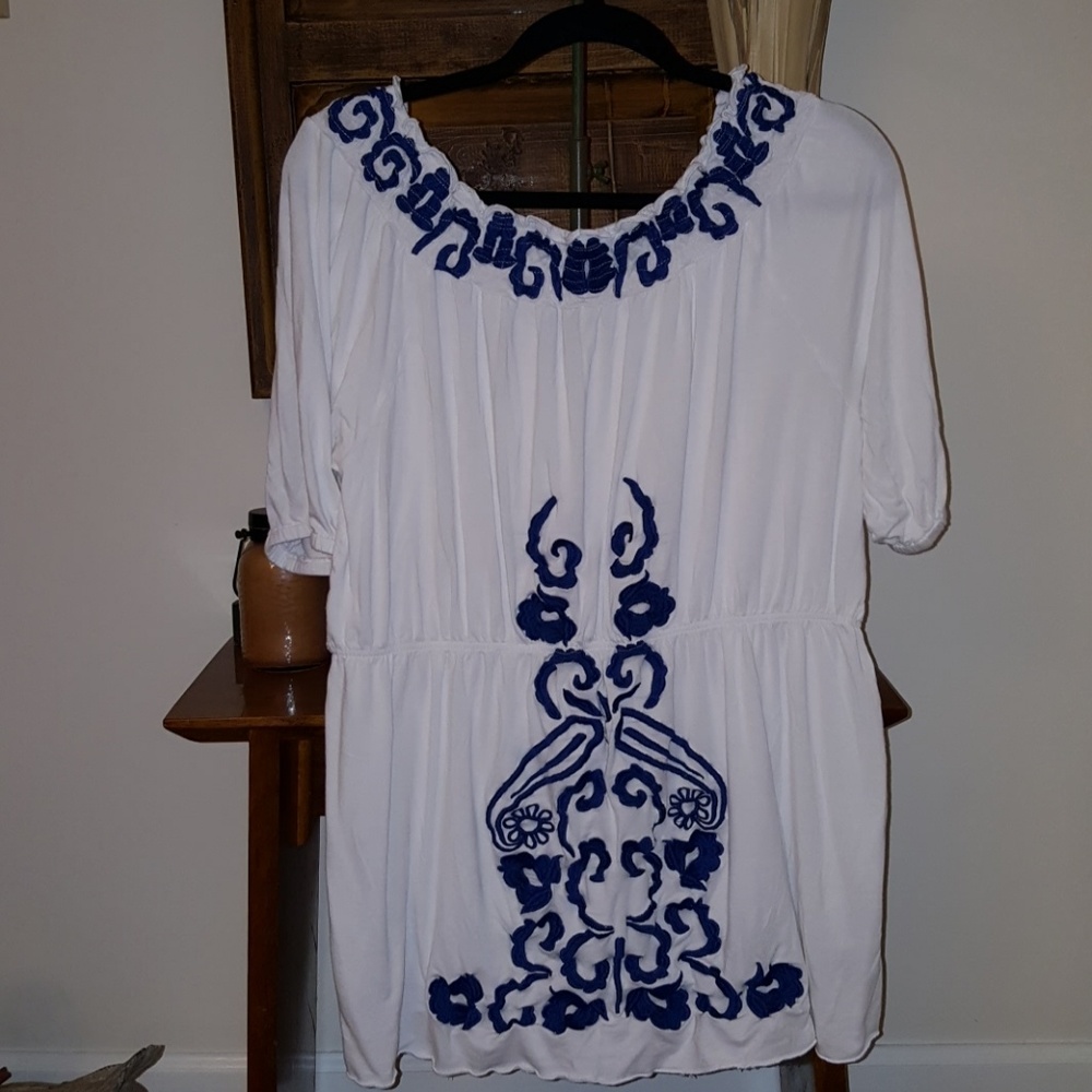 $5 ITEM. Shoulder show off tunic. MUST BUNDLE WITH TWO OTHER ITEMS