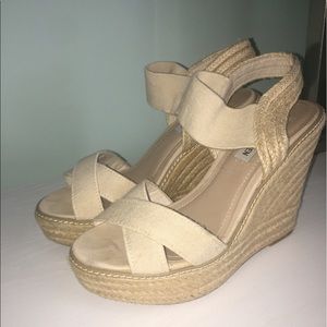 Steve Madden Nude Wedges