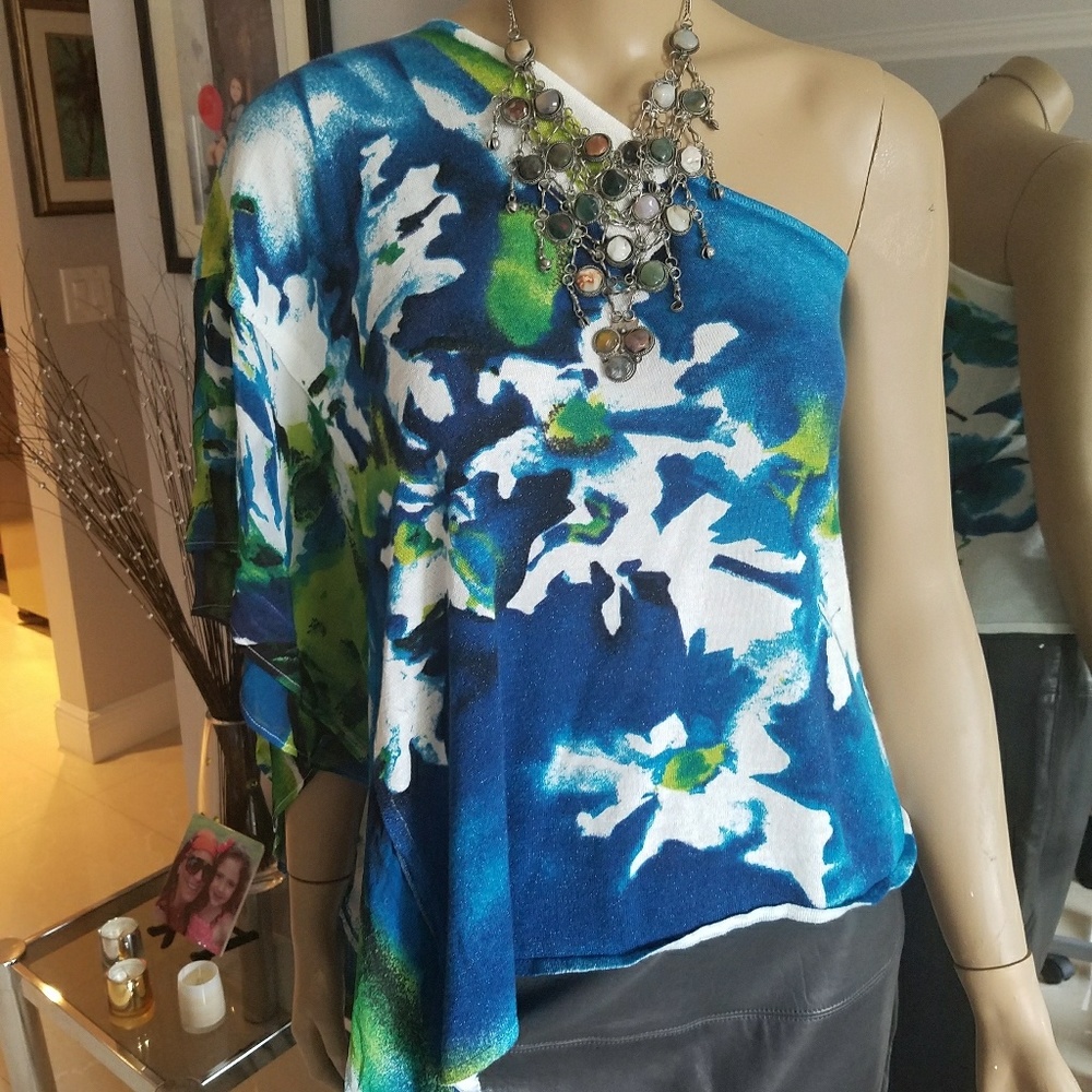 Beautiful convertible blouse (poncho)