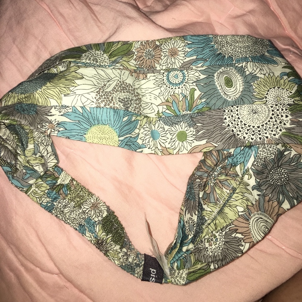 Flowered print headband