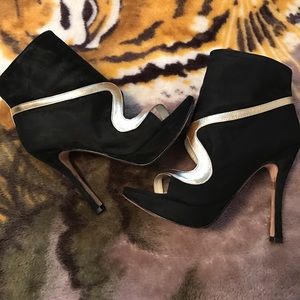 Black and Gold heels size 7