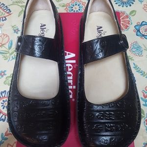 Allegria Velcro Strap Shoe