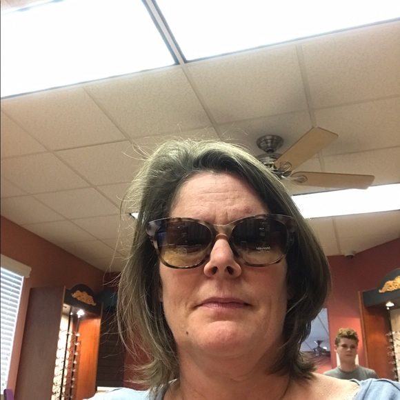 Meet your Posher, Patricia - Picture 1 of 1