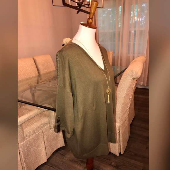 Michael Kors sweater top. Size L. Must have! - Picture 2 of 6