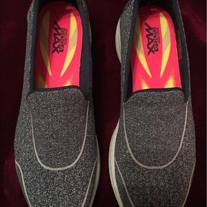 Sketchers go walk 2 shoes