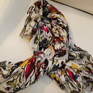 GAP scarf