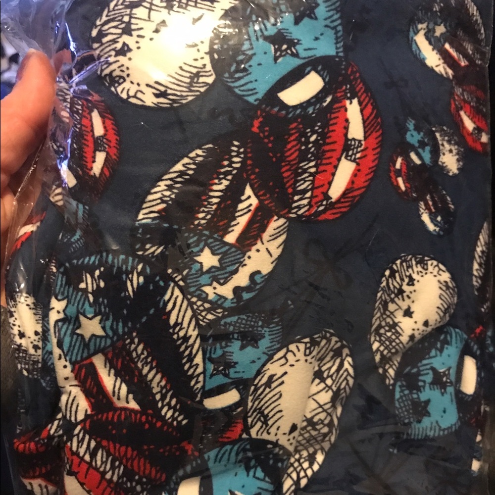 ⭐️SOLD⭐️LuLaRoe AMERICANA - OS - NWT