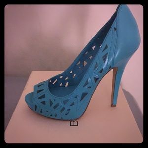 Bcbg peep toe pump size 7