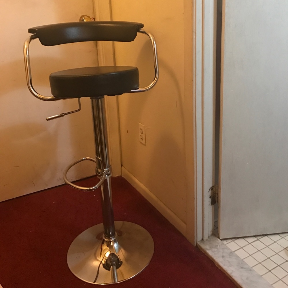 Beauticians styling chair
