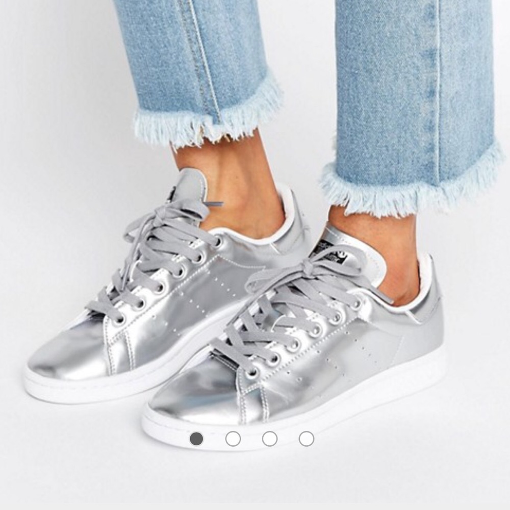 Silver metallic Stan Smith Adidas💕 (with box)