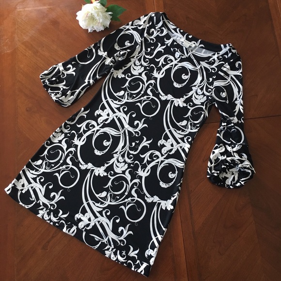 White House Black Market Dresses & Skirts - WHBM dress black and white floral bell sleeves